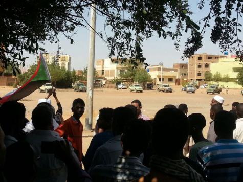 المظاهرات تأخذ منحاً جديداً بإنقلاب خال البشير عليه .. وتجمع أساتذة جامعة الخرطوم يدعو لرحيل النظام a69e537c5a5ae264df66fc53e6f7b011