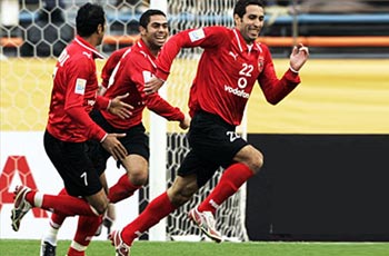 الأهلي المصري يقترب من اللقب الثامن لأبطال أفريقيا 1383460491