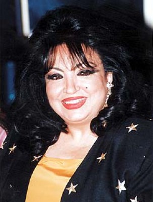 بعد عدة سنوات لازالت محتفظة بشامتها وابتسامتها الشهيرتين .. أحدث صور سميرة توفيق 9998418341