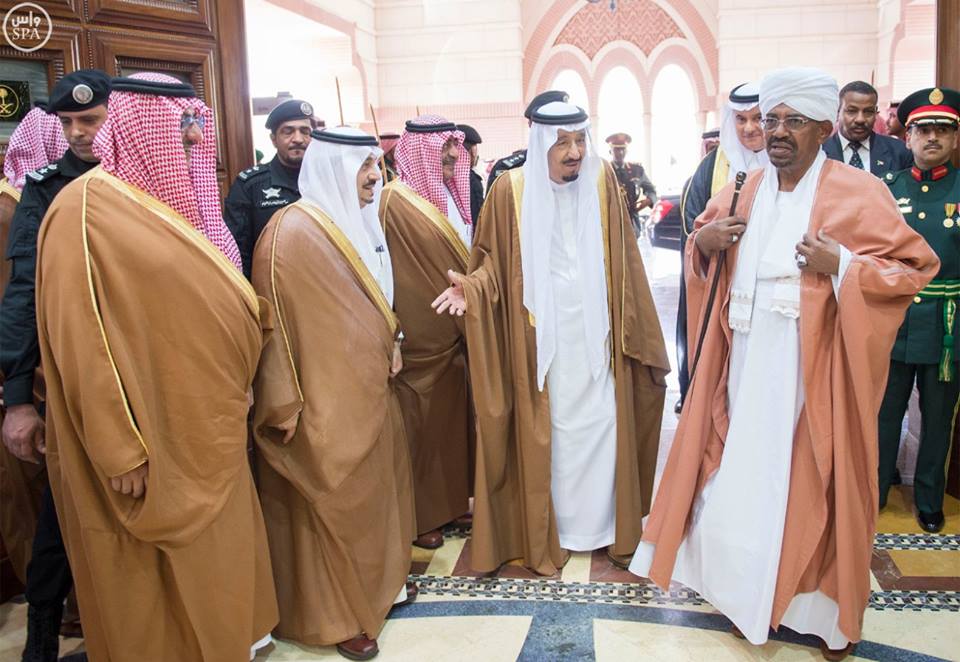 عاجل : بالصور ... الرئيس عمر البشير يصل إلى الرياض 11224812_675640155874795_6357608862176173787_n