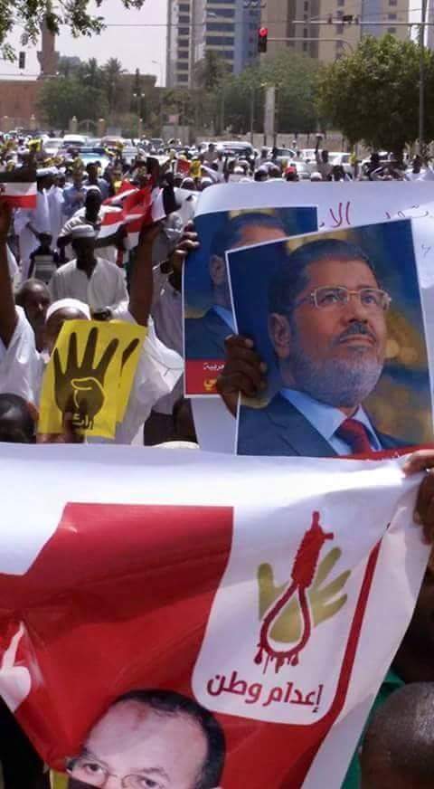 عاجل: بالصور .. الأخوان المسلمون بالسودان يخرجون في مظاهرات ضخمة تنديداً بحكم الاعدام علي الرئيس المصري السابق محمد مرسي 2015052206258585721