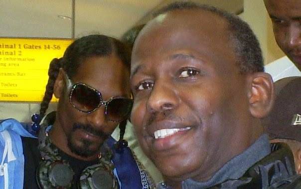 مطرب أمريكي يشهر إسلامه علي يد طبيب نساء وتوليد سوداني تور2