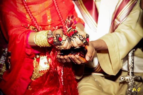 بالصور .. الزواج مناسبة خاصة أم عامة؟ ...هل هذا العريس في حالة وعي كامل أم هو في حالة غيبوبة؟ tumblr_my7y66eCFa1ribr53o2_500