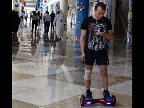 مراكز التسوق بدبي تمنع استخدام عجلات التوازن الذكية