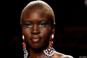 عارضة الأزياء السودانية الأصل أليك ويك