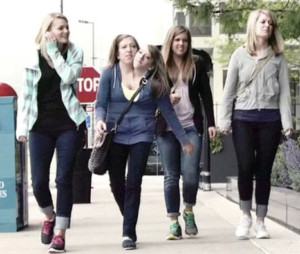 الفتاة ’’ذات الرأسين’’ تكتسب شهرة تضاهي المشاهير الفتاة ذات الراسين 2