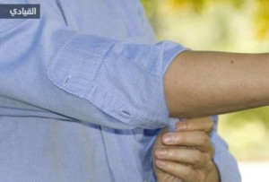 بالصور: 5 أمور يفعلها الرجال ولا يعرفون أنها تجذب النساء.. تعرف عليها طي أكمام القميص