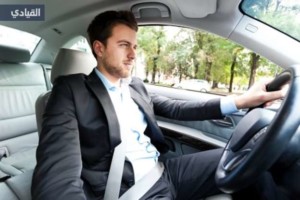 بالصور: 5 أمور يفعلها الرجال ولا يعرفون أنها تجذب النساء.. تعرف عليها قيادة السيارة