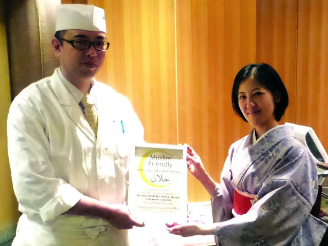 طعام اكل شوربة مطعم طعام وجبة اكلة طبق «الحلال» الياباني يخطب ود العرب والمسلمين تكريم مطعم