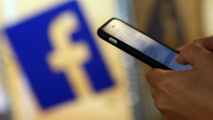 12 تطبيقاً نستخدمها يومياً وبلا توقف facebook