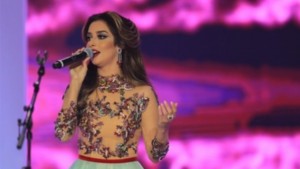 بالصور: بلقيس بفستان بلون الجسم يعرضها لهجوم بلقيس