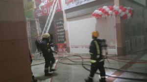 بالصور:حريقان كبيران في #جدة .. والمدني يتدخل حريق-نشب-في-ميزان-للتخزين-3-799x449