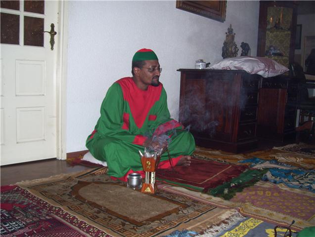 بعد أن تم نفيه خارج السودان .. الرئيس يسمح بعودة شيخ الأمين شيخ الامين