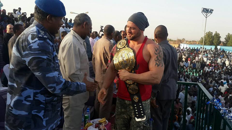 بالفيديو والصور ...تعرف على نجوم المصارعة الدولية بالخرطوم ...حوار حول أول مصارعة عالمية بالسودان نجوم المصارعة العالمية في الخرطوم