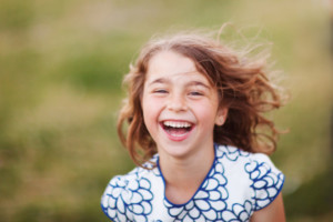 أسعد 5 شعوب في العالم وأتعسها.. ابحث عن بلدك في القائمة Pretty young girl laughing