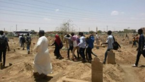 بالصور.. مظاهرة الشهيد محمد الصادق من الجامعة الاهلية وحتى المقابر مظاهرة1