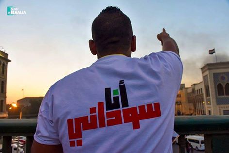 بالصور شباب وفتيات السودان ...يطلقون حملة افطار الشوارع في القاهرة شباب وفتيات الجالية السودانية بالقاهرة يوزعون وجبة الافطار علي الصائمين بالشوارع