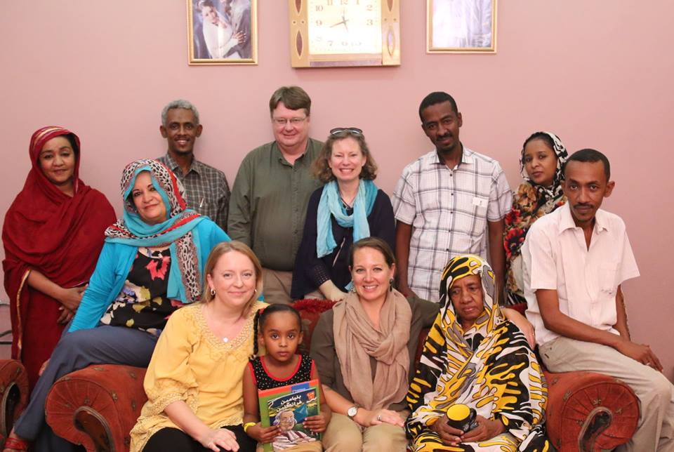 بالصور .. السفارة الامريكية تواصل مشاركتها الأسر السودانية افطار رمضان السفارة الامريكية تواصل افطاراتها الاجتماعية مع الاسر السودانية