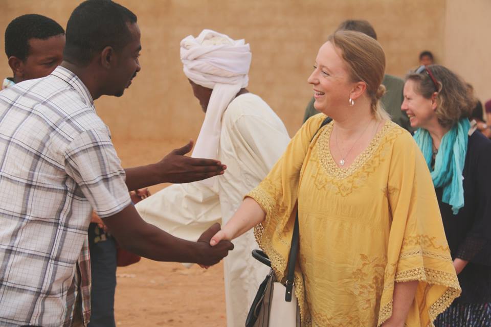 بالصور .. السفارة الامريكية تواصل مشاركتها الأسر السودانية افطار رمضان السفارة الامريكية تواصل افطاراتها الاجتماعية مع الاسر السودانية