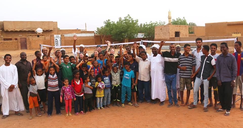 بالصور .. السفارة الامريكية تواصل مشاركتها الأسر السودانية افطار رمضان السفارة الامريكية تواصل افطاراتها الاجتماعية مع الاسر السودانية