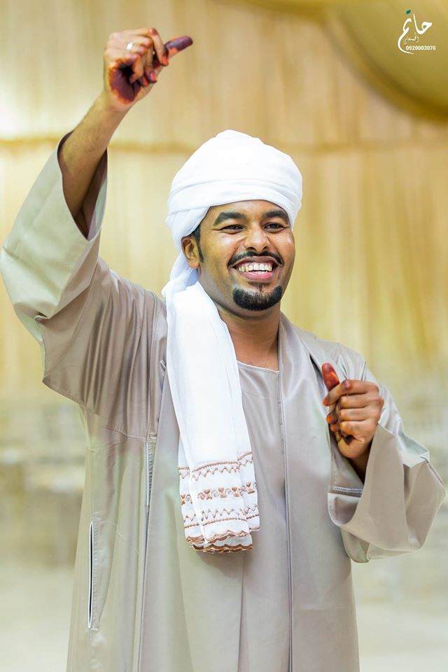 بالصور ..معلق BeIn سبورت السوداني "سوار الذهب " يدخل القفص الذهبي زواج المعلق الرياضي السوداني سوار الذهب