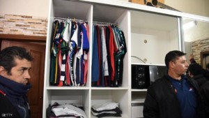 بالصور.. تاجر مخدرات يعيش في زنزانة "5 نجوم" View of a closet at Brazilian drug trafficker Jarvis Chimenes Pavao's cell at Tacumbu prison in Asuncion on July 28, 2016. Three rooms, a plasma TV, a library, and even a collection of DVDs of Colombian Pablo Escobar TV series, Jarvis Pavao Chimenes lived in a luxury cell in Tacumbu prison, one of the most crowded of Paraguay. / AFP / NORBERTO DUARTE / TO GO WITH AFP STORY (Photo credit should read NORBERTO DUARTE/AFP/Getty Images)