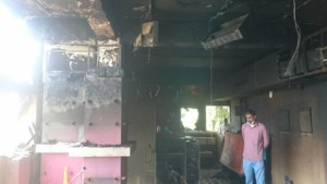 بالصور المذيع سوركتي عبدالعزيز كان داخل الاستديو حين انطلقت شرارة بداية الحريق بقناة النيل الأزرق حريق2