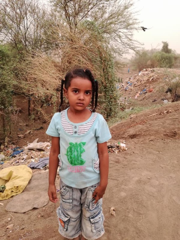 والد طفلة فيديو ( بالغت بوليغ ياعمر البشير ) ينفي الاعتقال أو المحاكمة (فيديو ) الطفلة سعاد عبدالاله الفاضلابي - صاحبة فيديو بالغت بوليغ