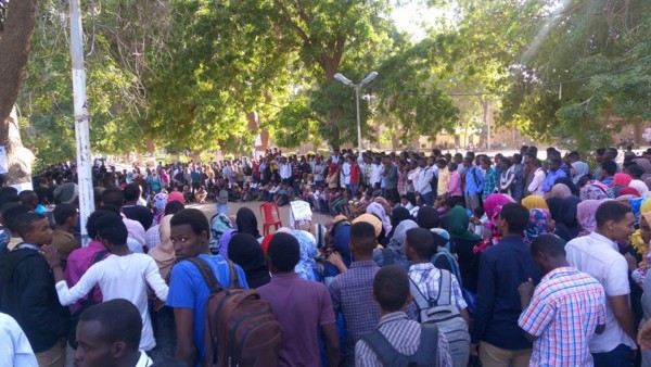 بالصورة : جامعة الخرطوم الآن في الشارع جامعه الخرطوم 3