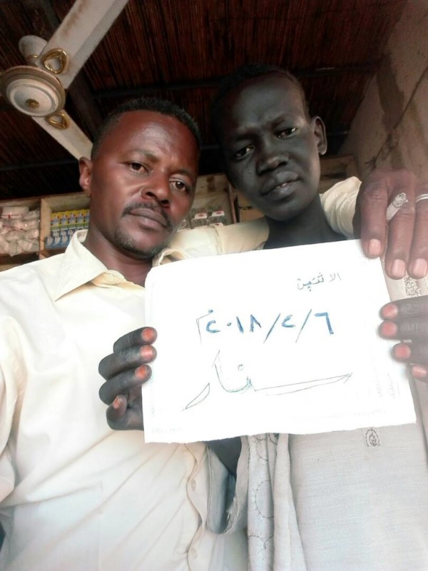 شول منوت حياً يرزق ..وصحفي سوداني سرب الشائعة للصحف والقنوات الفضائية شول منوت